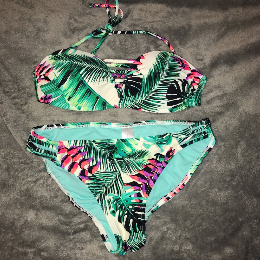 Small palm leaf bandeau bikini